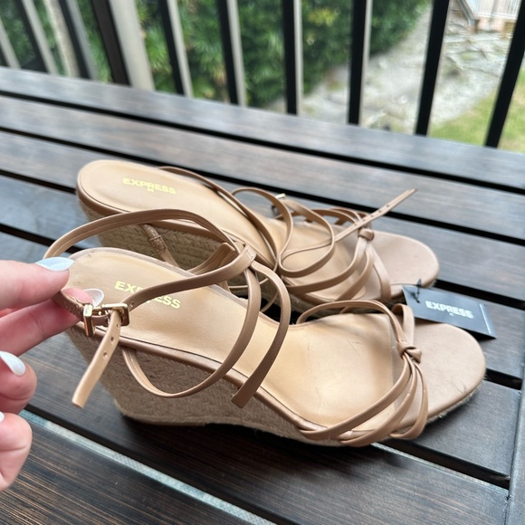 Express Heels - Picture 2 of 4